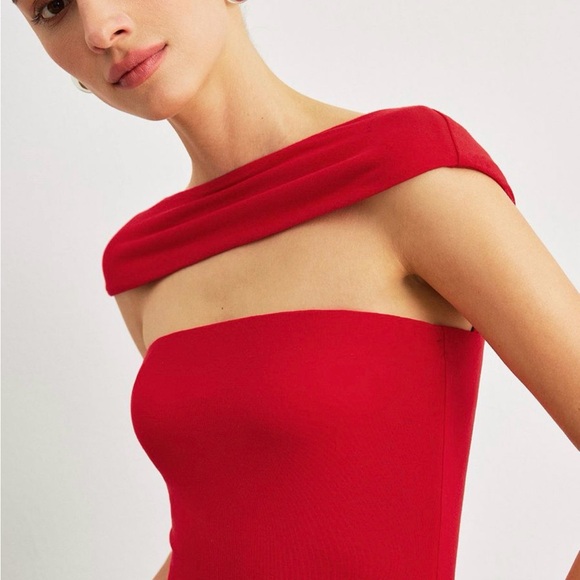 Commense Red Off-Shoulder Backless Top - Picture 4 of 8